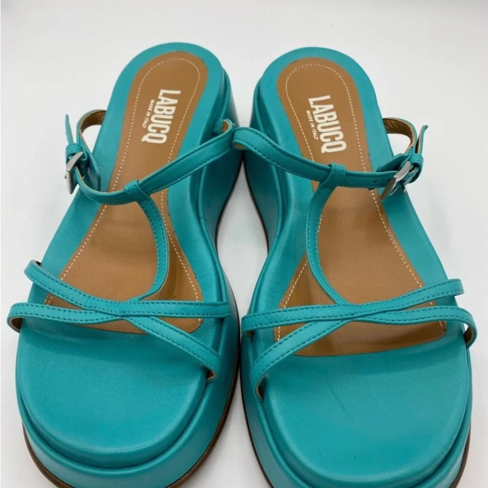 LABUCQ TURQUOISE PLATFORM SANDALS  Size 36 some scratches see pics‎